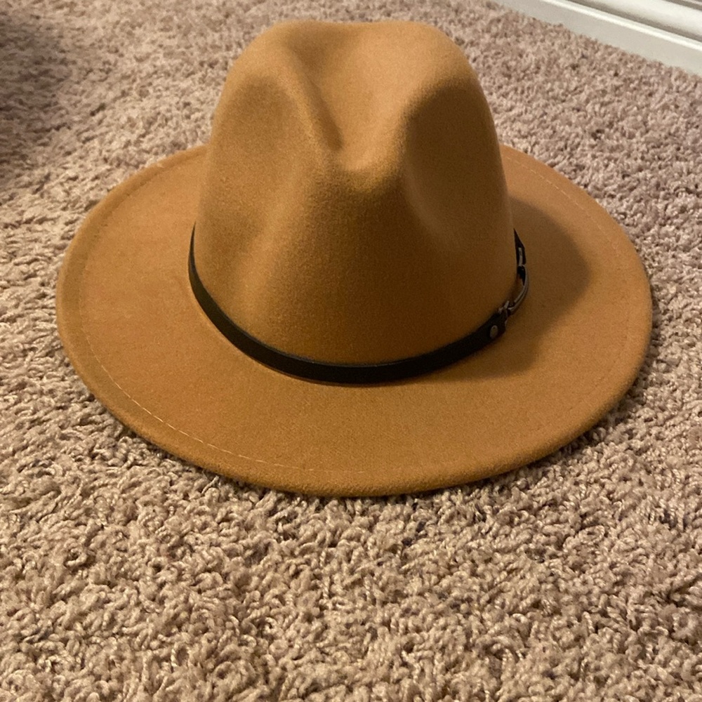 Tan women’s fall hat
